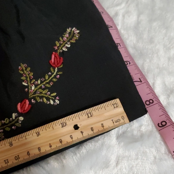 Rose embroidered•beaded•rattan/wood handles•black• - Picture 4 of 16